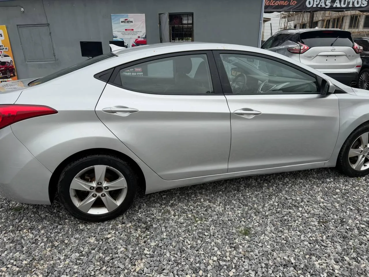 NISSAN ELANTRA